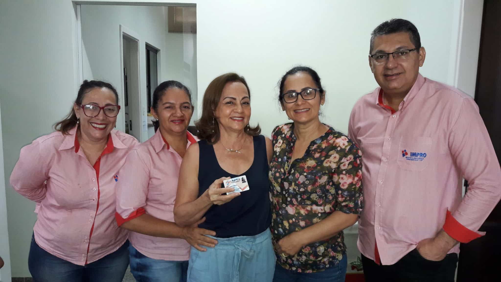 IMPRO entrega novo lote de carteirinhas aposentados e pensionistas
