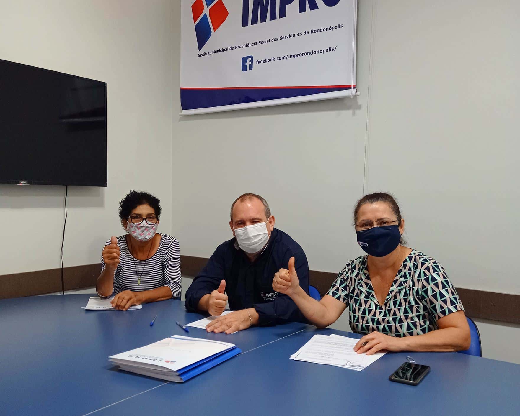 Servidores com mais de 30 anos de serviço entram para a família IMPRO
