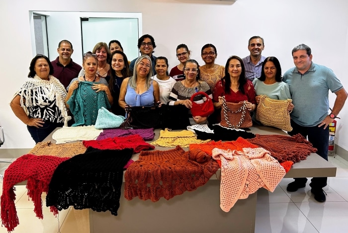 Futuras artesãs do projeto IMPRO BEM-Estar realizam exposição de peças de alta qualidade
